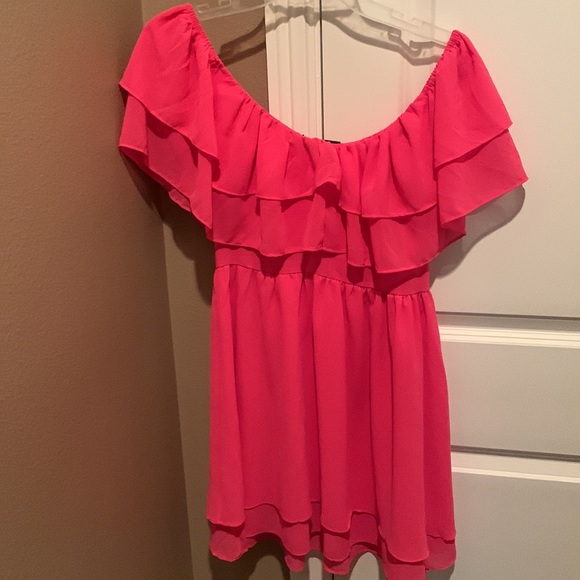 Hot pink off the shoulder size small empire waist …. Tiered top and hemline - Picture 4 of 4